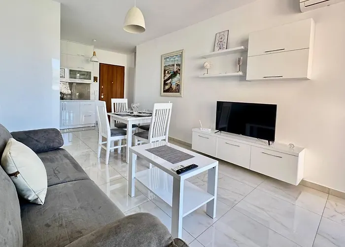 White - Malgorzata Daire Saranda