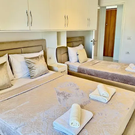 White - Malgorzata * Sarandë