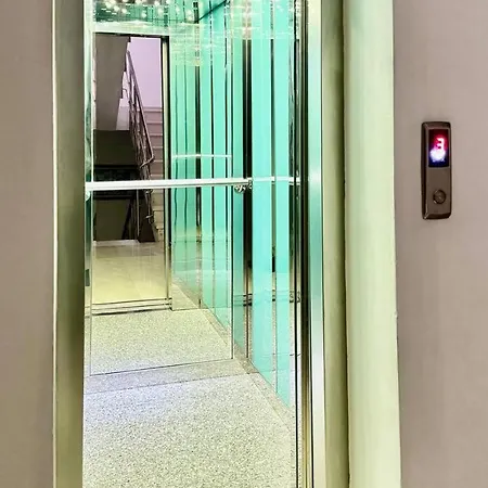 White - Malgorzata * Sarandë