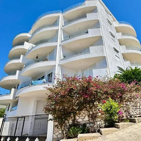 White - Malgorzata Apartment *