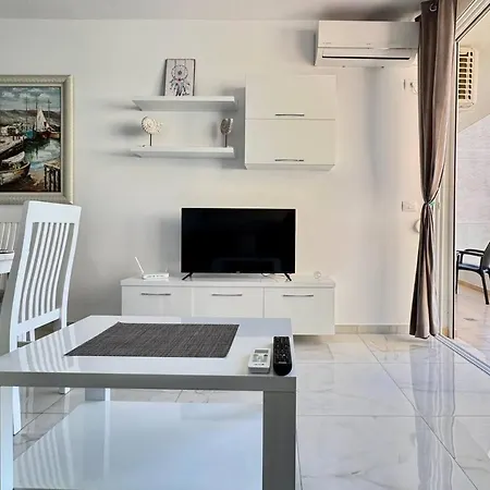 White - Malgorzata Apartment