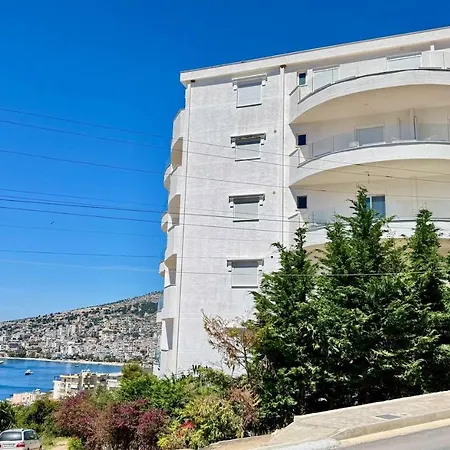 White - Malgorzata Sarandë