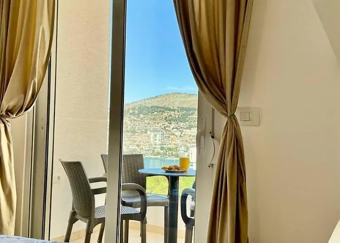 White - Malgorzata Sarandë