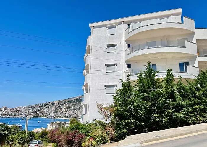 White - Malgorzata Sarandë